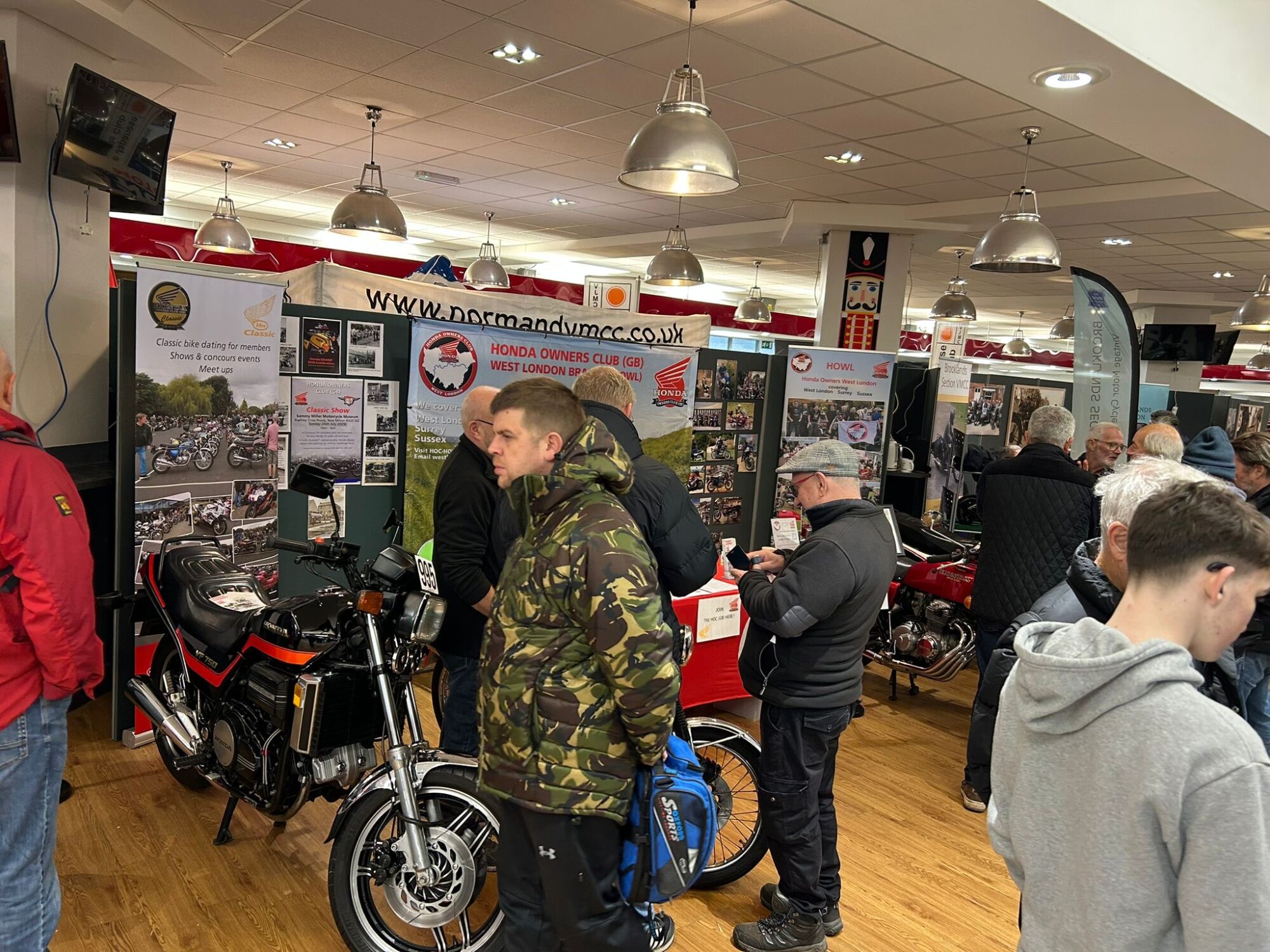 HOWL at Kempton Park Classic Show  2025
